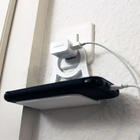 Sujetador de móvil para enchufe — modelo STL para imprimir en 3D